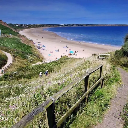 2 Bed - Sleeps 4 - Parking - Pet Friendly Filey