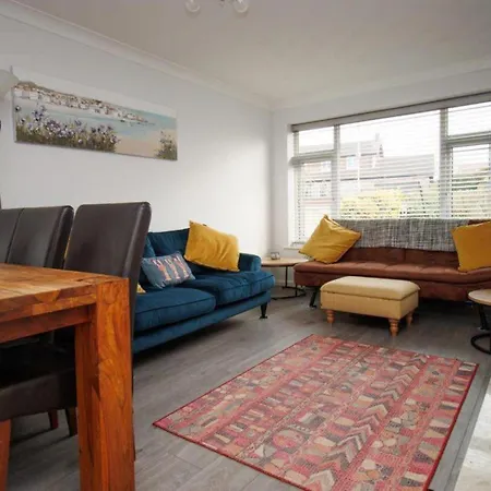 2 Bed - Sleeps 4 - Parking - Pet Friendly Holiday home Filey