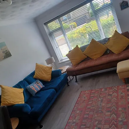 Holiday home 2 Bed - Sleeps 4 - Parking - Pet Friendly